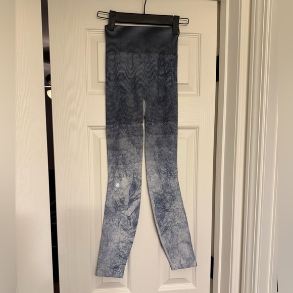 Lululemon Ebb To Train Ombre White Black Blue Leggings Size 2 - Picture 1 of 5
